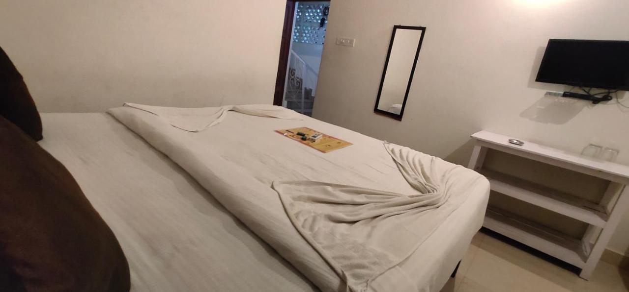 Rj14 Accommodations At Baga Beach Exterior foto