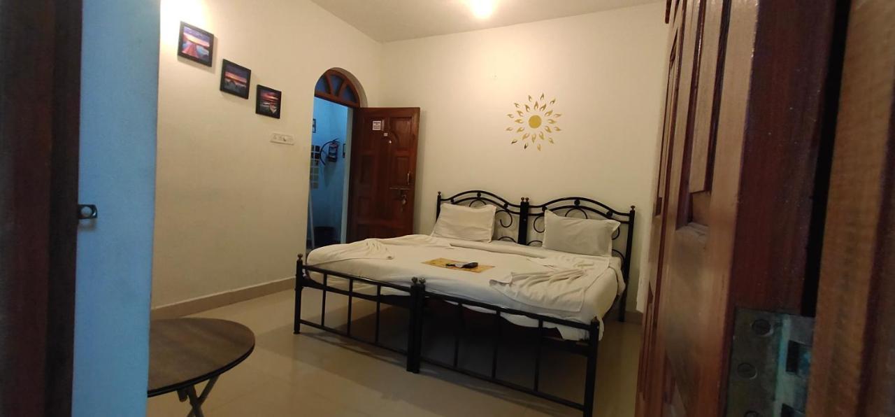 Rj14 Accommodations At Baga Beach Exterior foto