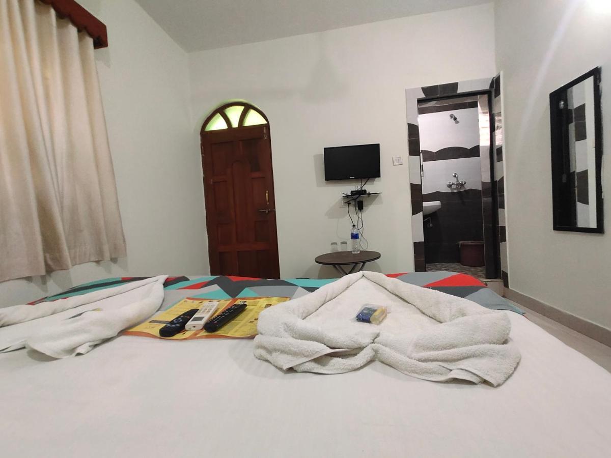 Rj14 Accommodations At Baga Beach Exterior foto