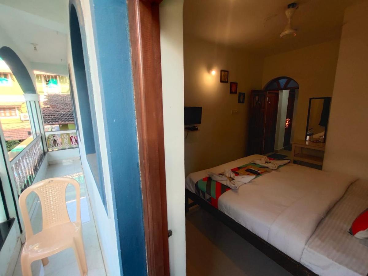 Rj14 Accommodations At Baga Beach Exterior foto