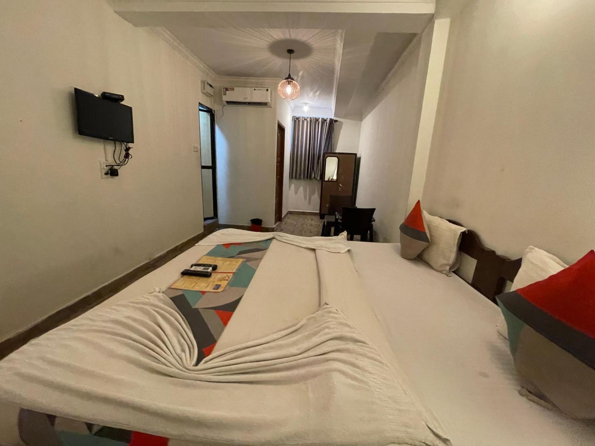 Rj14 Accommodations At Baga Beach Exterior foto