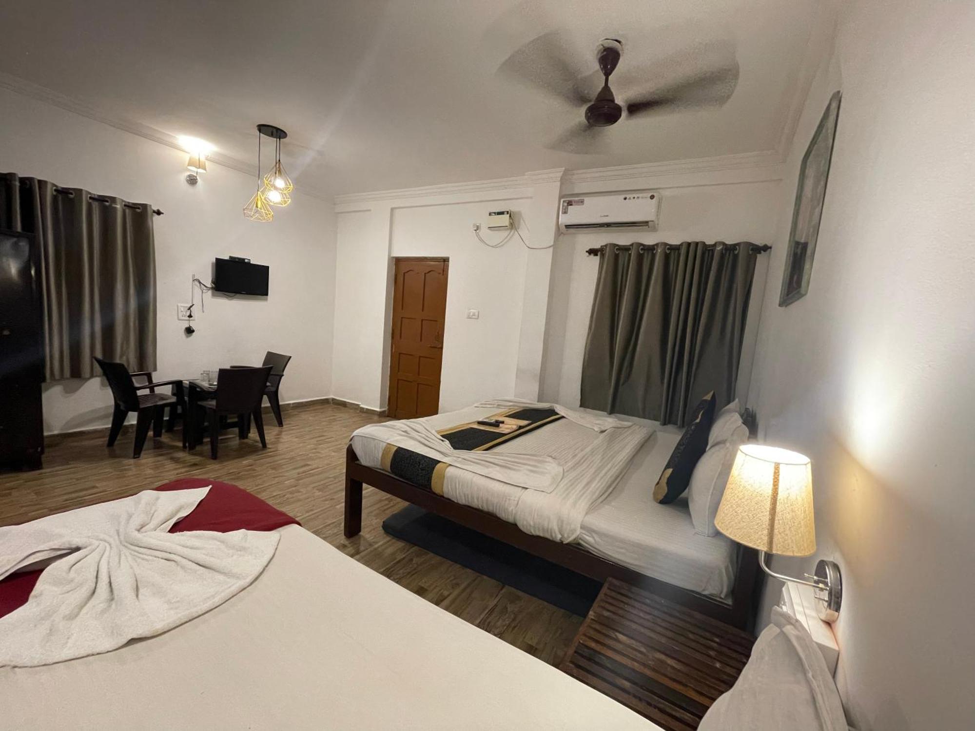 Rj14 Accommodations At Baga Beach Exterior foto