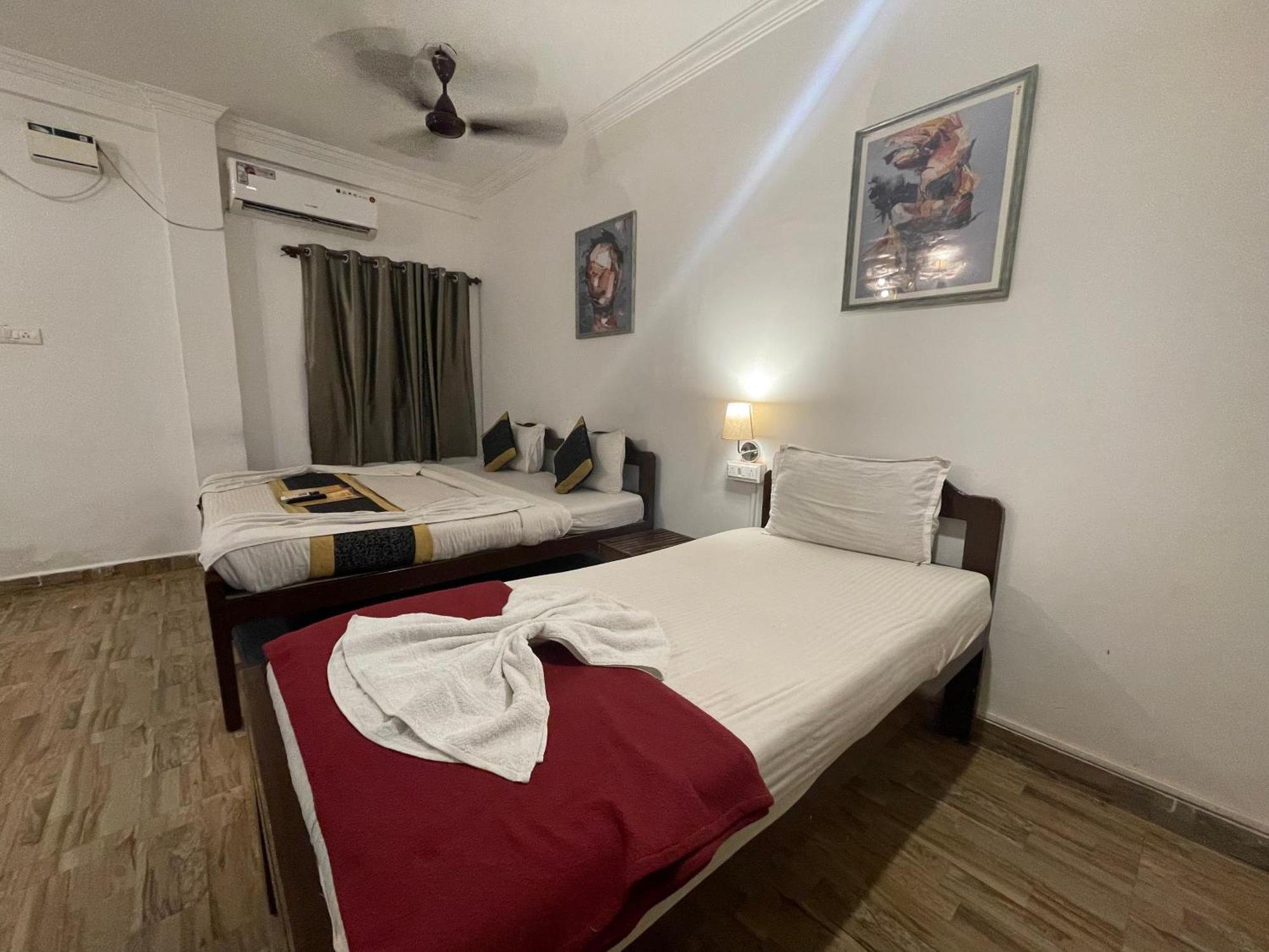 Rj14 Accommodations At Baga Beach Exterior foto