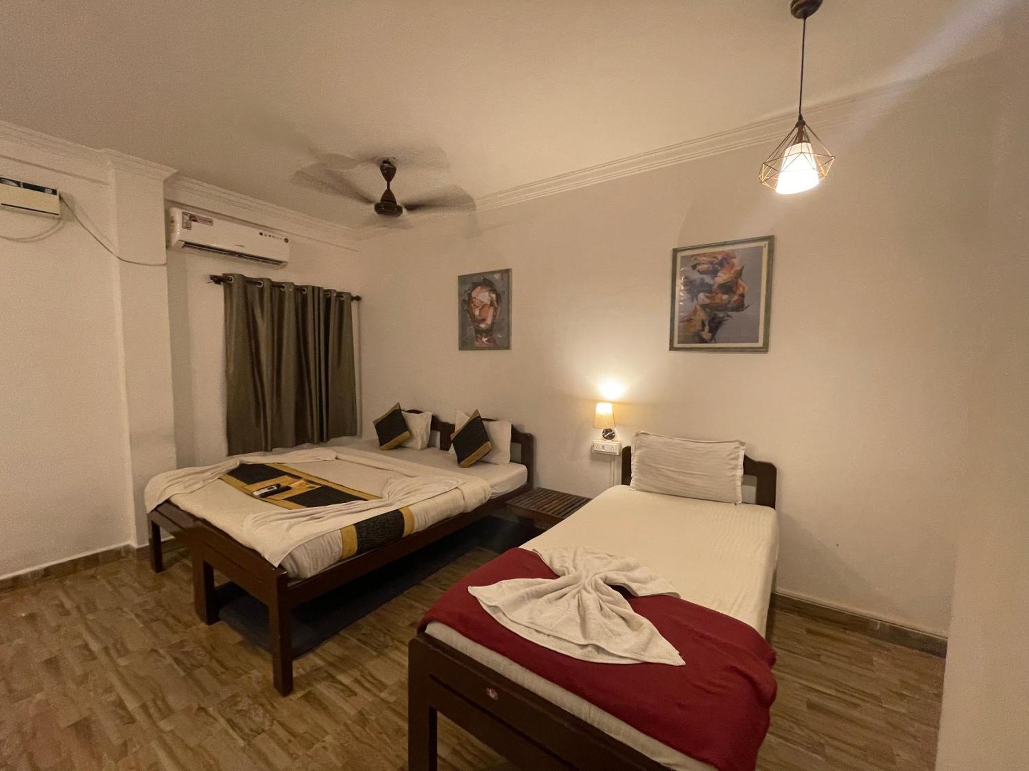 Rj14 Accommodations At Baga Beach Exterior foto